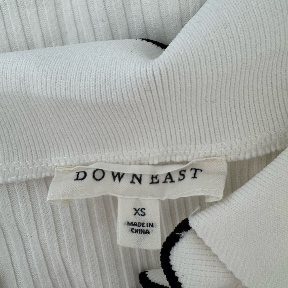 Ribbed squiggly collared top with black trim - Picture 3 of 5